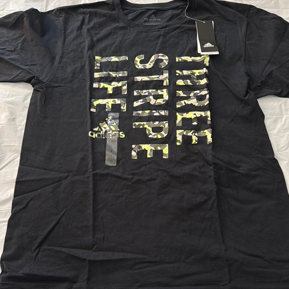 Adidas Men’s Black and Camouflage 3 Stripe Tee. Size Large New
